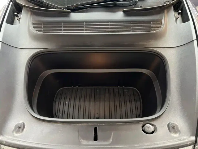 Tesla Model Y — Фото автомобиля 17