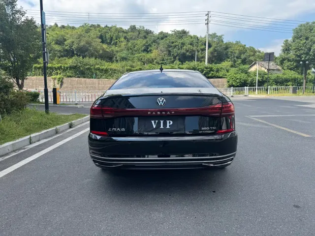 Volkswagen Passat — Фото автомобиля 7