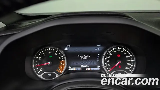 Jeep Renegade — Фото автомобиля 8