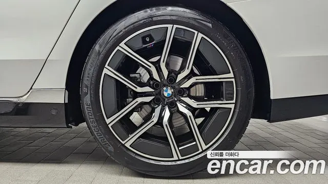 BMW 7-Series — Фото автомобиля 19