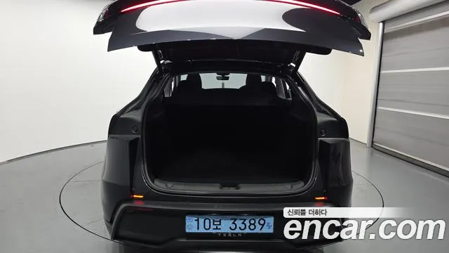 Tesla Model Y — Фото автомобиля 18