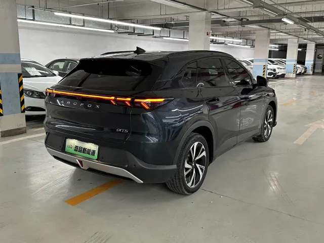 Arcfox Alpha T5 — Фото автомобиля 6