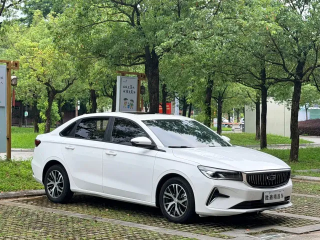 Geely Emgrand — Фото автомобиля 3