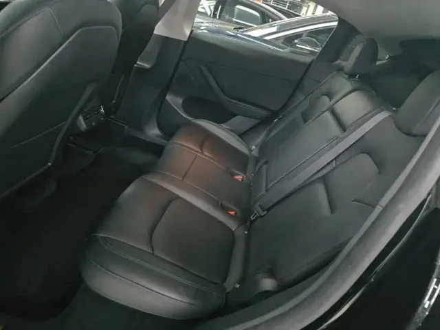 Tesla Model Y — Фото автомобиля 16