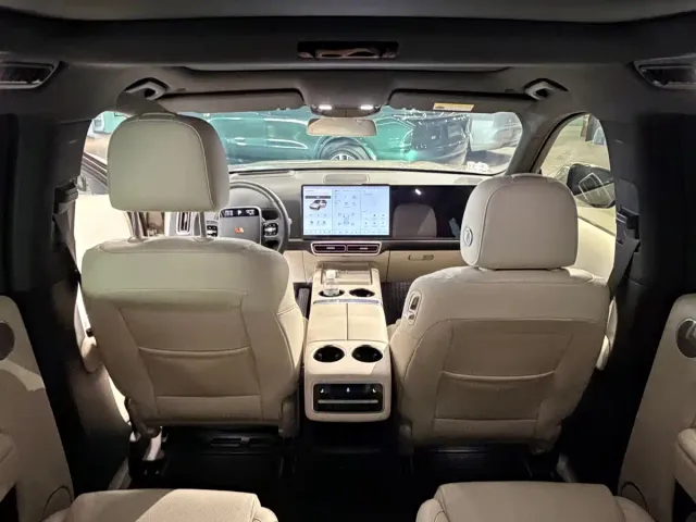 Li Auto L8 — Фото автомобиля 10