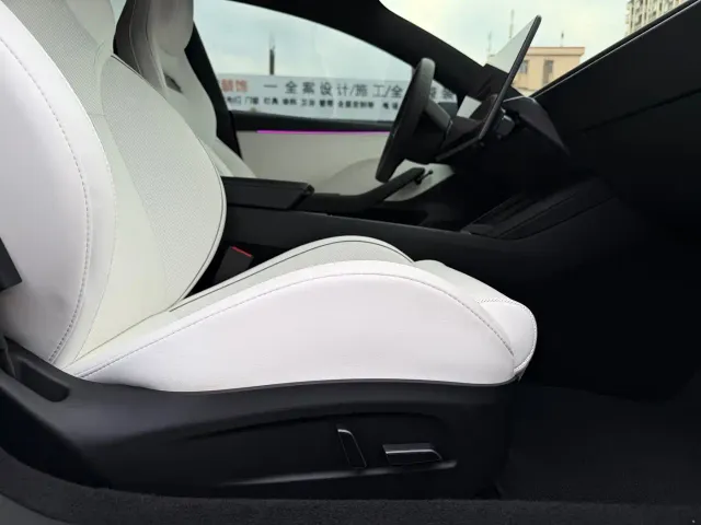 Tesla Model 3 — Фото автомобиля 19