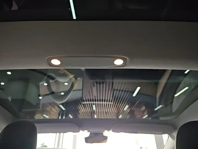 Tesla Model 3 — Фото автомобиля 17