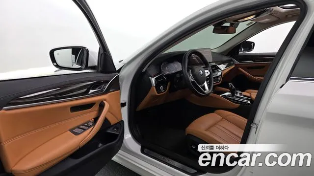 BMW 5 Series — Фото автомобиля 10