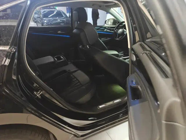 Volkswagen Passat — Фото автомобиля 10