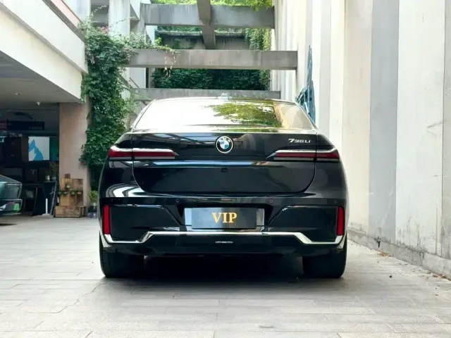 BMW 7 Series — Фото автомобиля 7