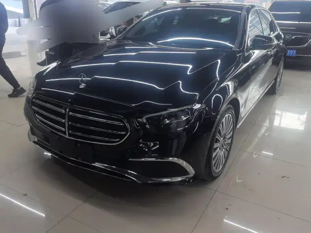 Фотография автомобиля — Mercedes-Benz E-Class