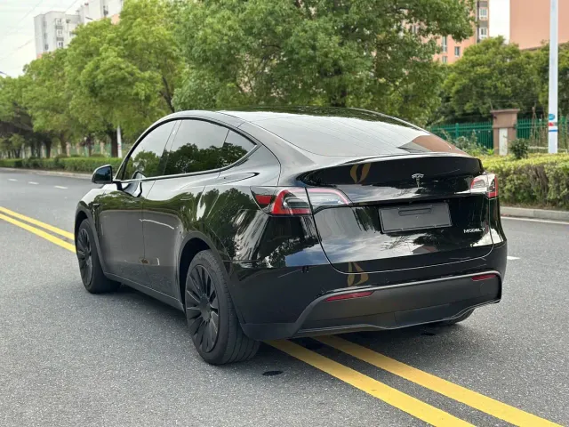 Tesla Model Y — Фото автомобиля 9