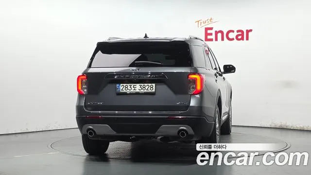 Ford Explorer — Фото автомобиля 4