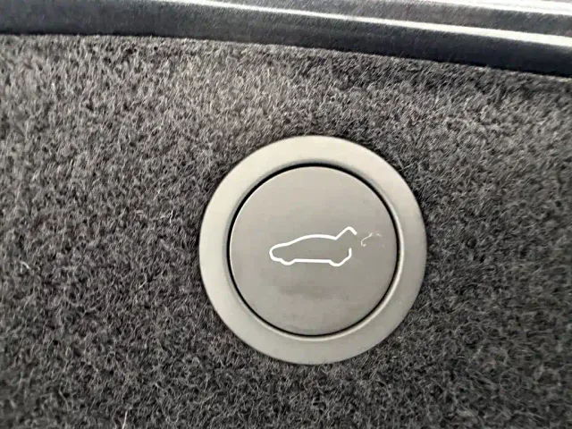Tesla Model 3 — Фото автомобиля 28