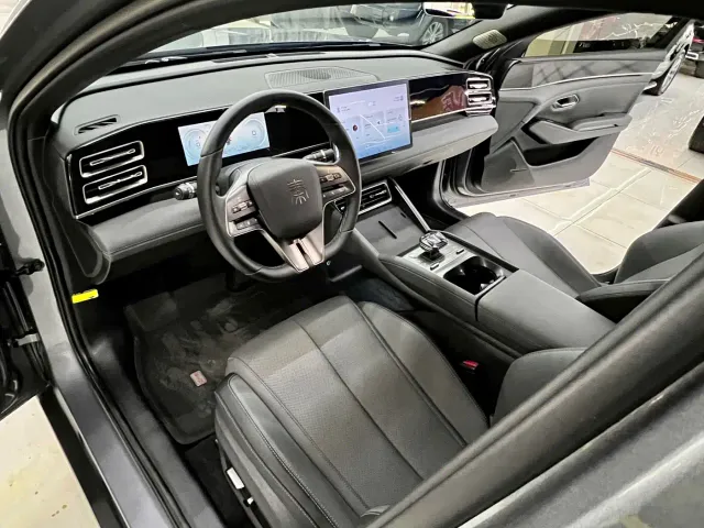 BYD Qin L — Фото автомобиля 9