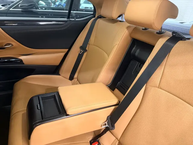 Lexus ES — Фото автомобиля 8