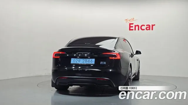 Tesla Model 3 — Фото автомобиля 4