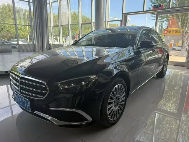 Фотография автомобиля — Mercedes-Benz E-Class