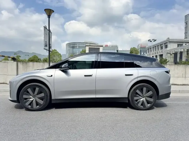 Li Auto Li Auto i6 2025 4WD Base Model — Фото автомобиля 3