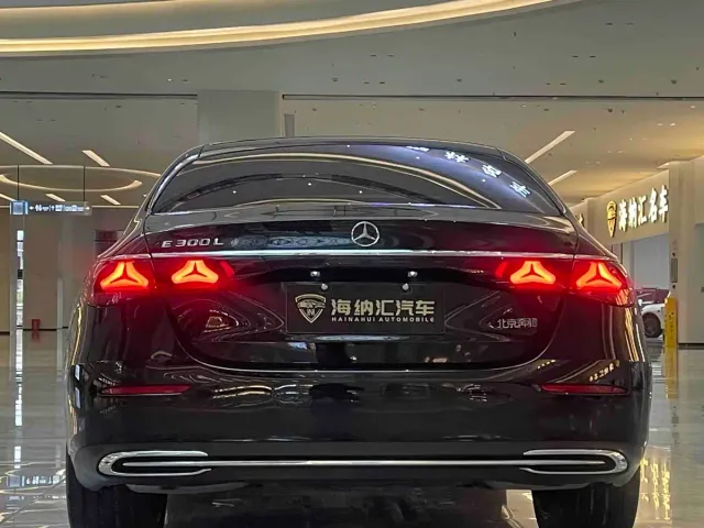 Mercedes-Benz E-Class — Фото автомобиля 5