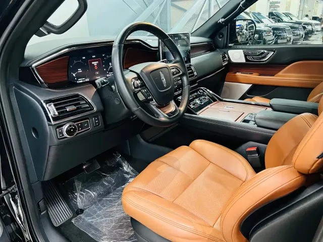Lincoln Navigator — Фото автомобиля 10