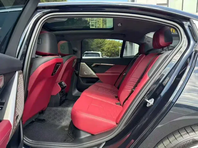 BMW 5 Series — Фото автомобиля 8