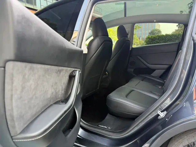 Tesla Model Y — Фото автомобиля 5
