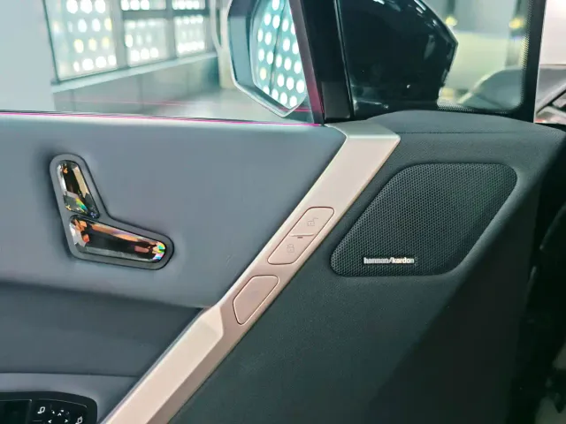 BMW iX — Фото автомобиля 25