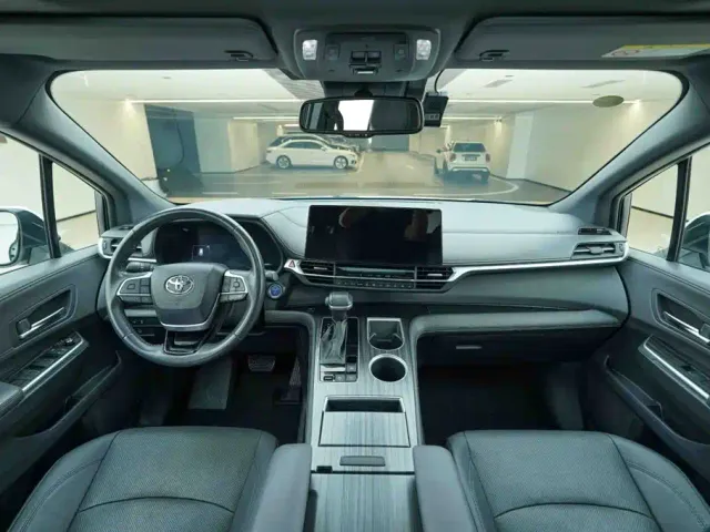 Toyota Sienna — Фото автомобиля 19