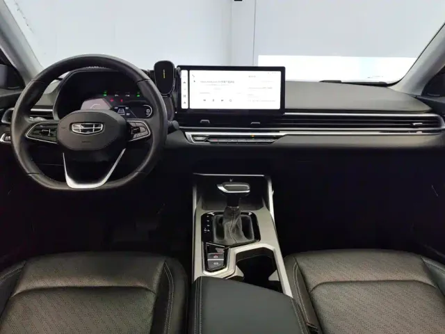 Geely Emgrand — Фото автомобиля 12