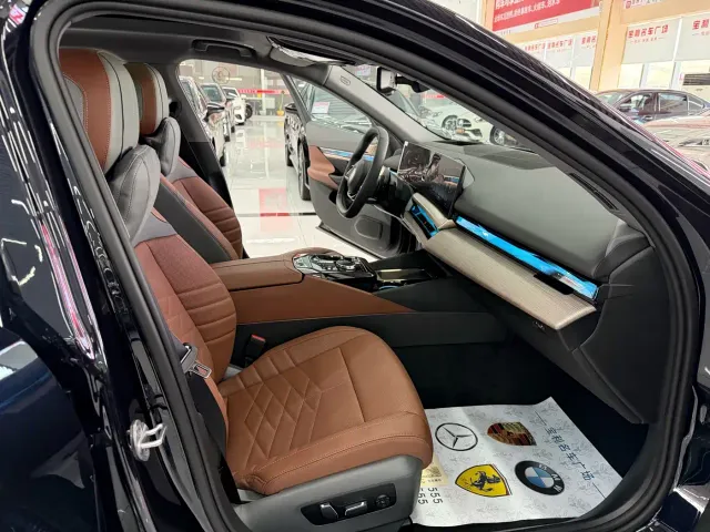 BMW 5 Series — Фото автомобиля 9