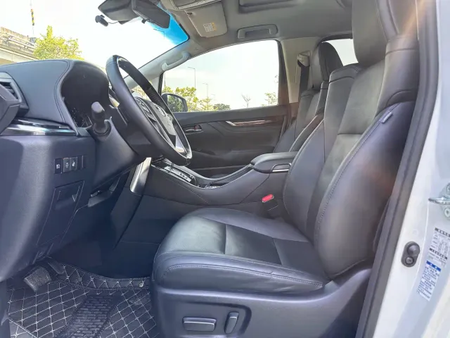 Toyota Vellfire — Фото автомобиля 9