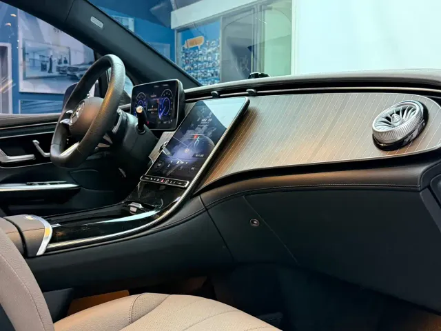 Mercedes-Benz EQE SUV — Фото автомобиля 16