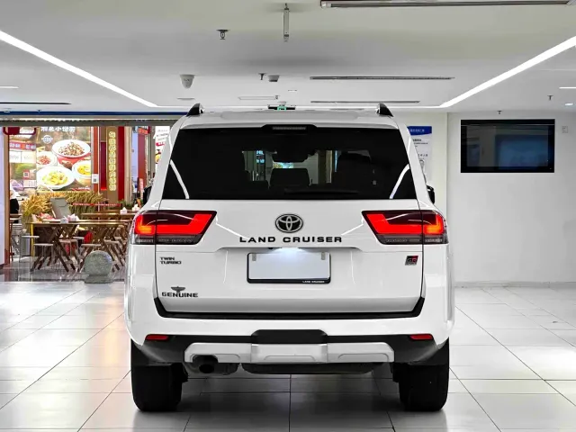 Toyota Land Cruiser — Фото автомобиля 6
