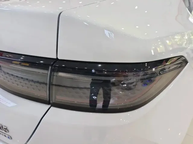 BYD Seal 05 DM-i — Фото автомобиля 12