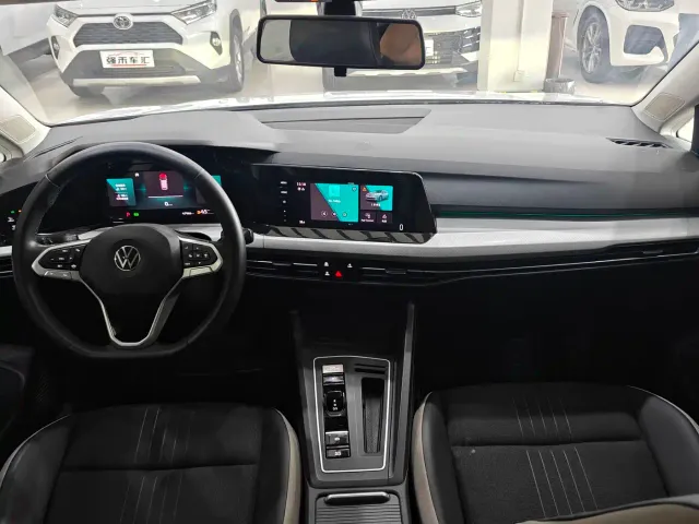 Volkswagen Golf — Фото автомобиля 12