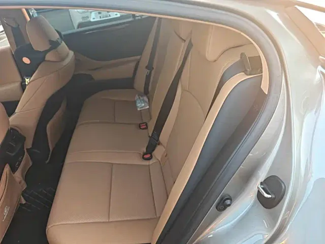 Lexus ES — Фото автомобиля 16