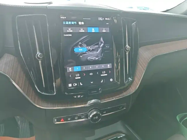 Volvo XC60 — Фото автомобиля 12
