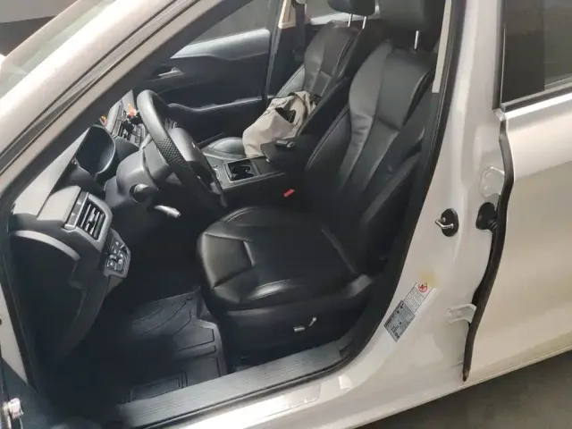 Hongqi Hongqi H5 2022 Classic 1.8T Auto Smart Connect Flag Rhythm Edition — Фото автомобиля 11