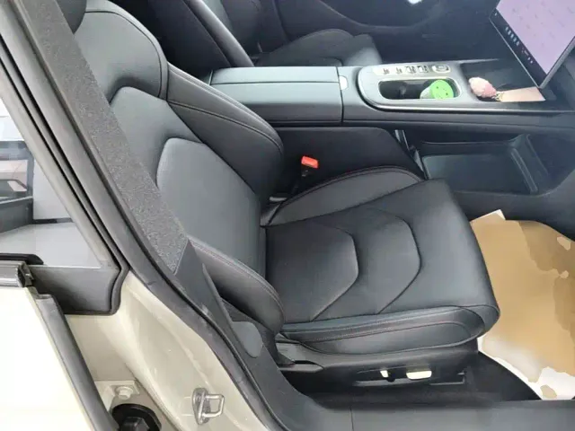 Xiaomi SU7 — Фото автомобиля 24