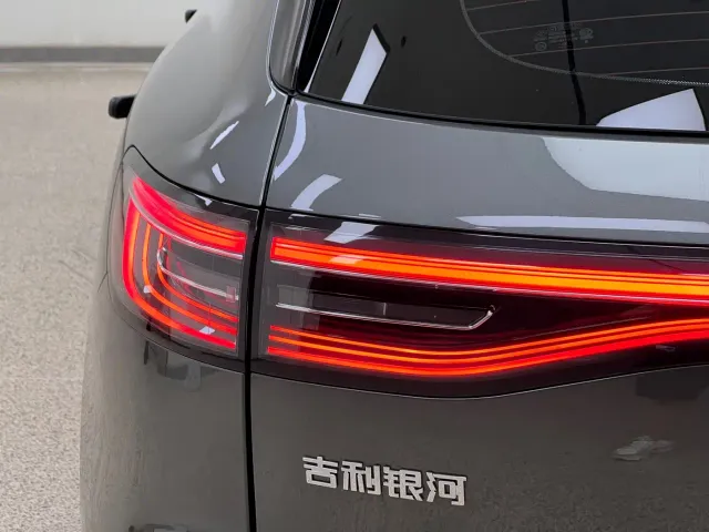 Geely Galaxy E5 — Фото автомобиля 9