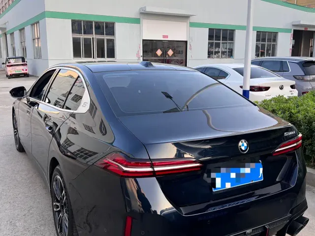 BMW 5 Series — Фото автомобиля 4
