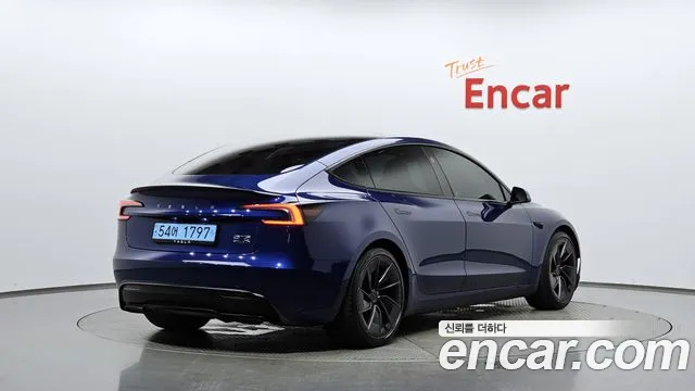 Tesla Model 3 — Фото автомобиля 2