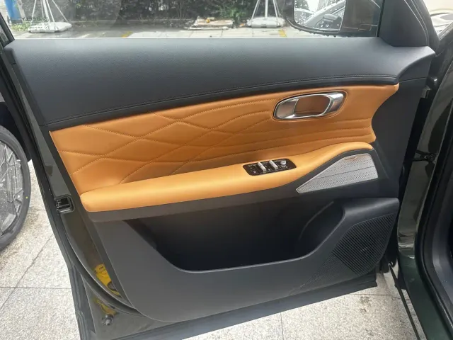 Geely Galaxy Starship 7 EM-i — Фото автомобиля 5