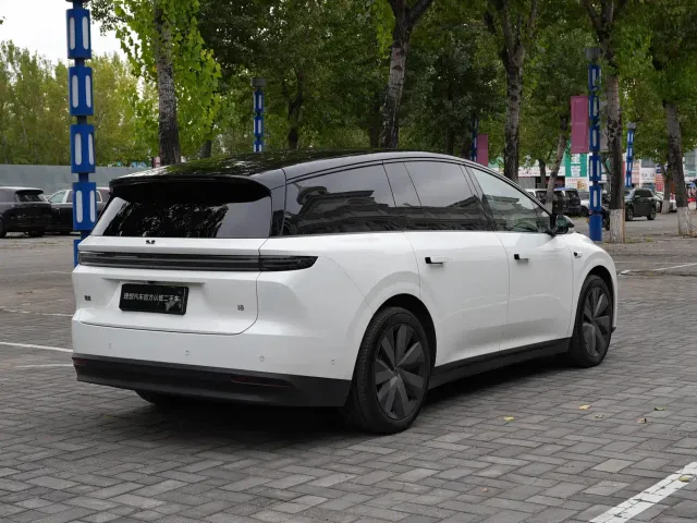 Li Auto i8 — Фото автомобиля 5