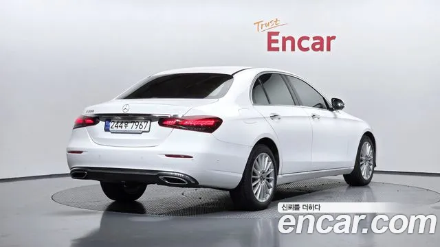 Mercedes-Benz E-Class — Фото автомобиля 2