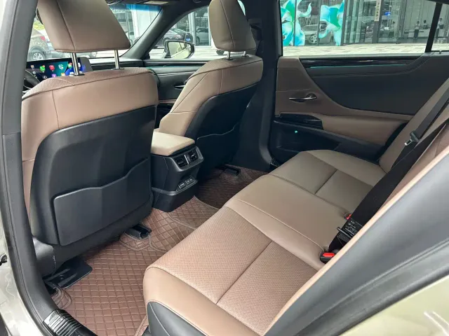 Lexus ES — Фото автомобиля 9