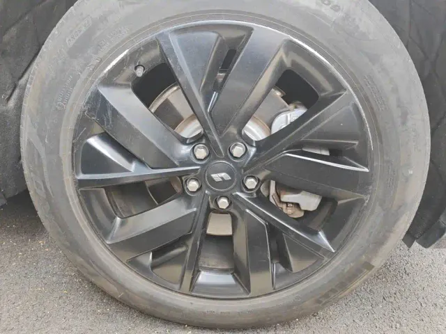 Li Auto L8 — Фото автомобиля 25