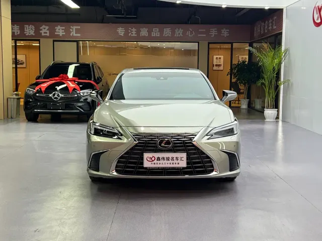 Lexus ES — Фото автомобиля 3