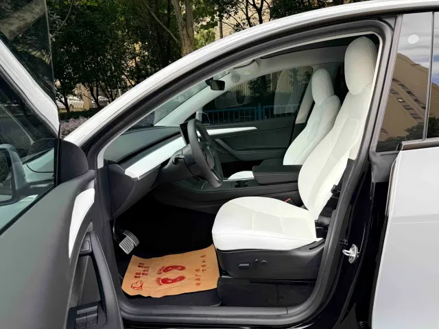 Tesla Model Y — Фото автомобиля 7